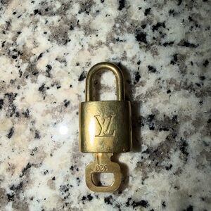 🔐Authentic Louis Vuitton Lock & Key #320🔐